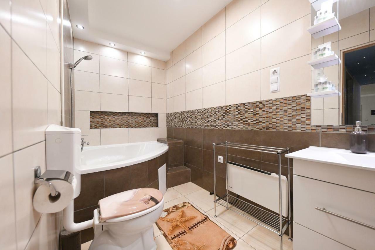 Fireworks Rakoczi - Free Parking - 3 Bedrooms - 2 Bathrooms Будапеща Екстериор снимка