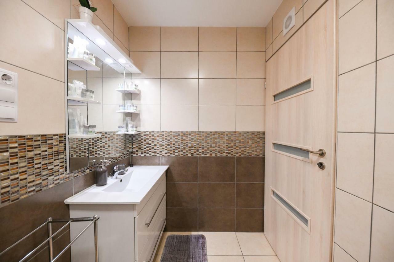 Fireworks Rakoczi - Free Parking - 3 Bedrooms - 2 Bathrooms Будапеща Екстериор снимка